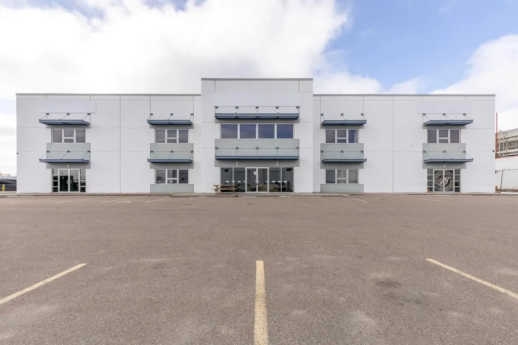 565 41 Street N Lethbridge AB T1H7B6