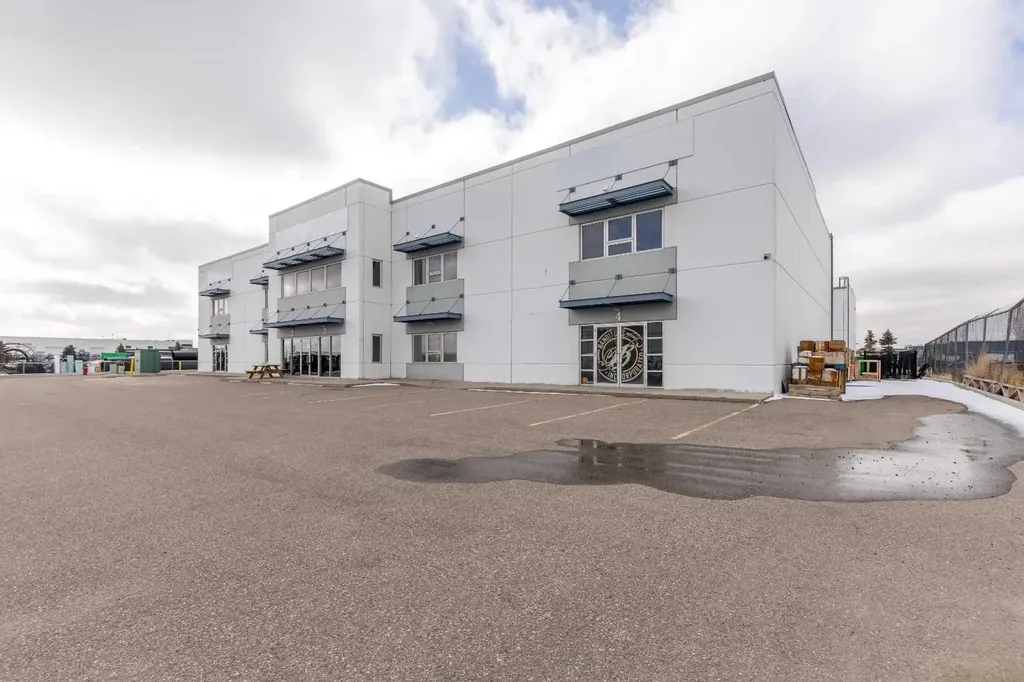 565 41 Street N Lethbridge AB T1H7B6
