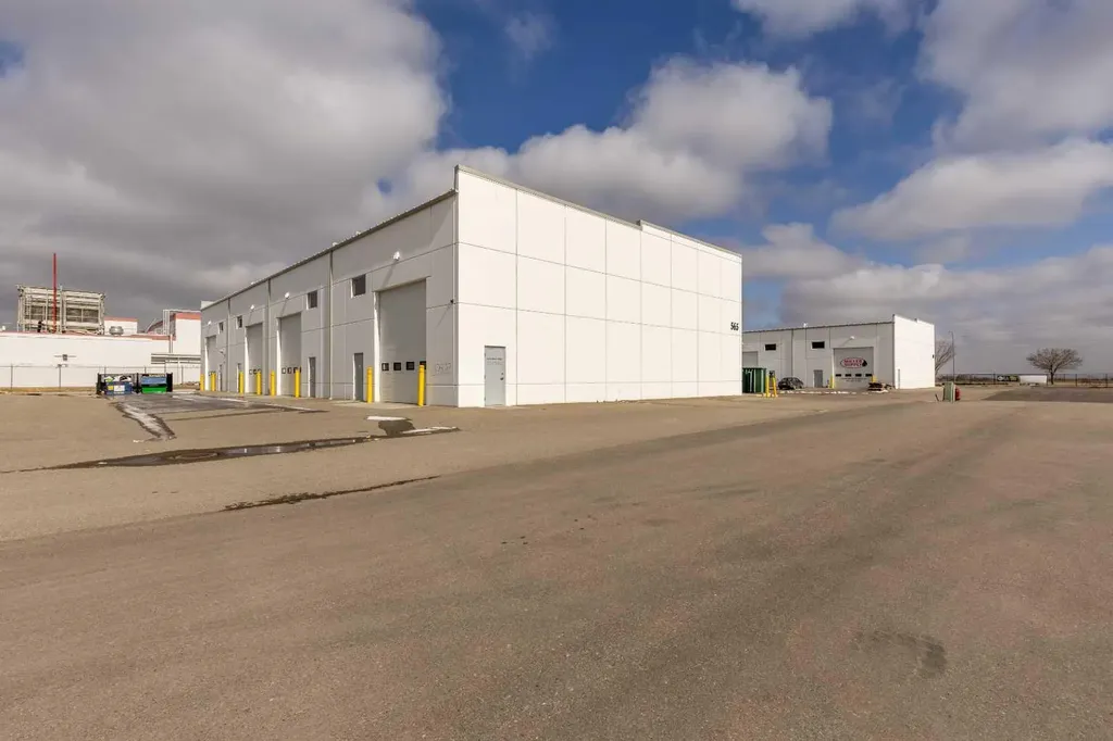 565 41 Street N Lethbridge AB T1H7B6