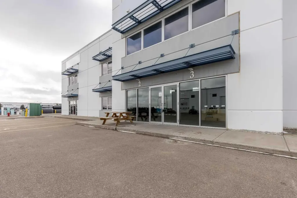 565 41 Street N Lethbridge AB T1H7B6