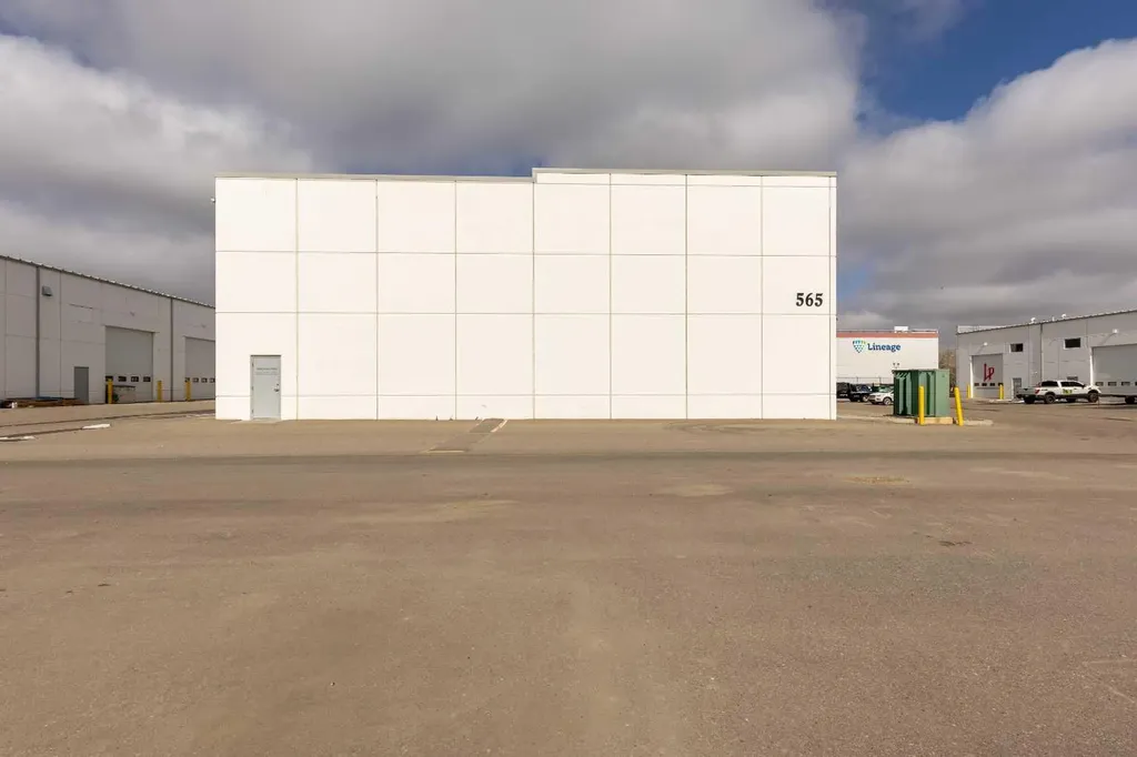 565 41 Street N Lethbridge AB T1H7B6