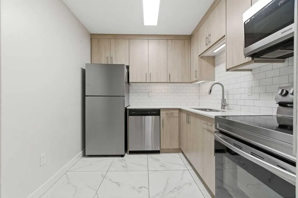 315 Southampton Drive SW Calgary AB T2W 2T6