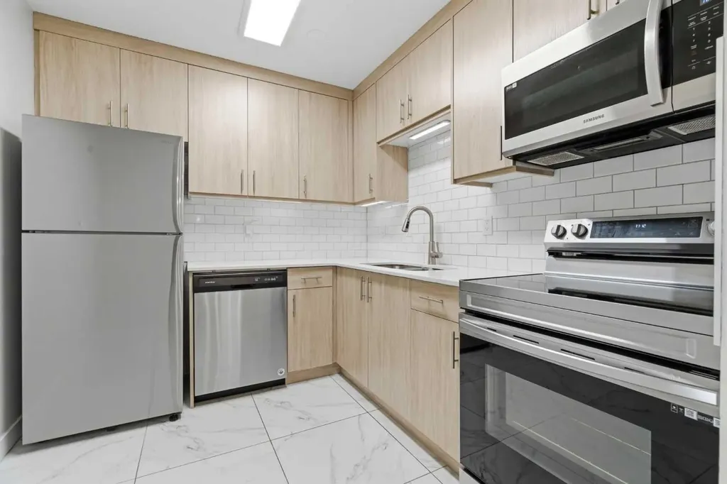 315 Southampton Drive SW Calgary AB T2W 2T6