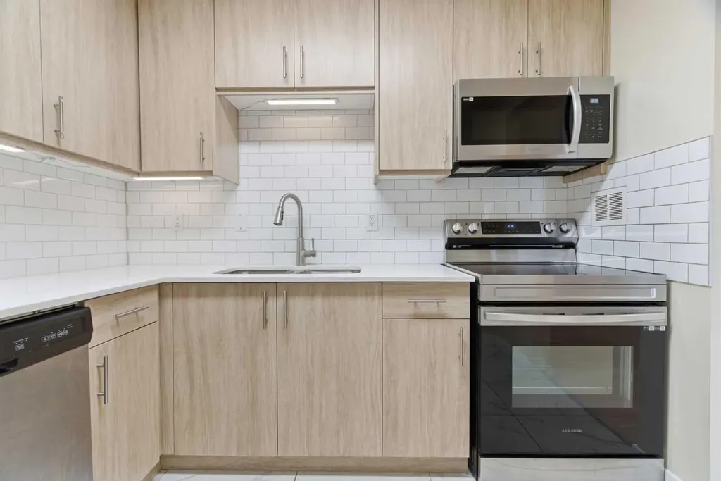 315 Southampton Drive SW Calgary AB T2W 2T6