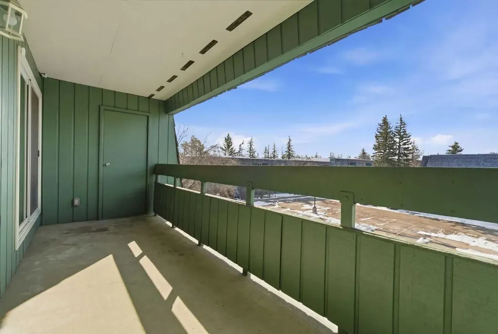 315 Southampton Drive SW Calgary AB T2W 2T6