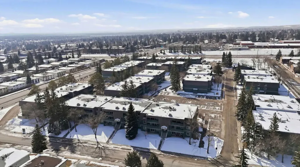 315 Southampton Drive SW Calgary AB T2W 2T6