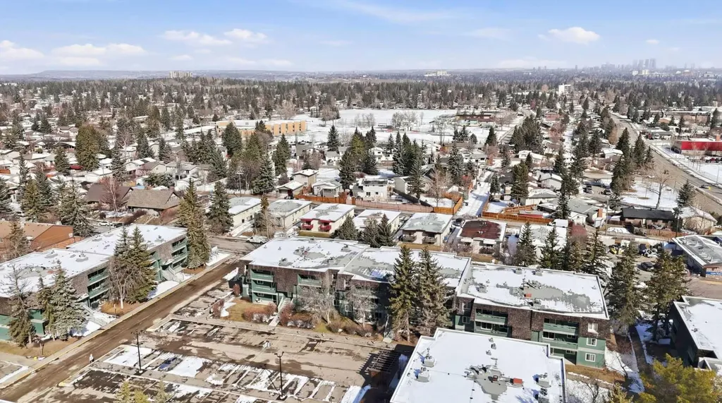 315 Southampton Drive SW Calgary AB T2W 2T6