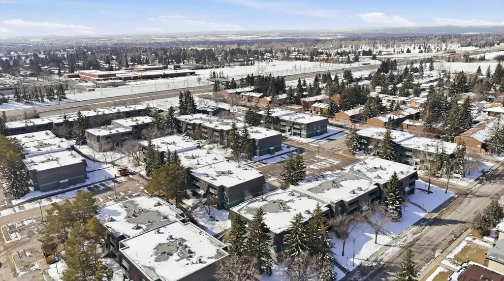 315 Southampton Drive SW Calgary AB T2W 2T6