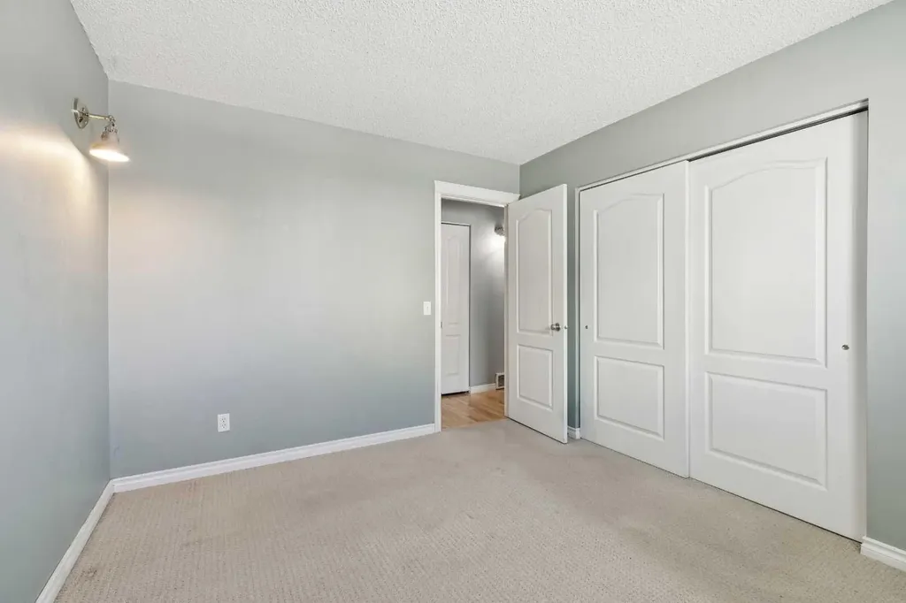 1540 29 Street NW Calgary AB T2N4M1