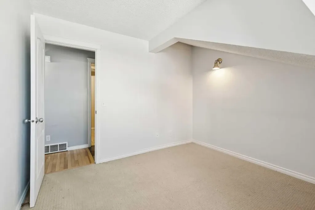 1540 29 Street NW Calgary AB T2N4M1