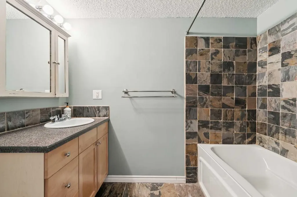 1540 29 Street NW Calgary AB T2N4M1