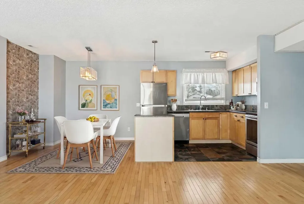 1540 29 Street NW Calgary AB T2N4M1
