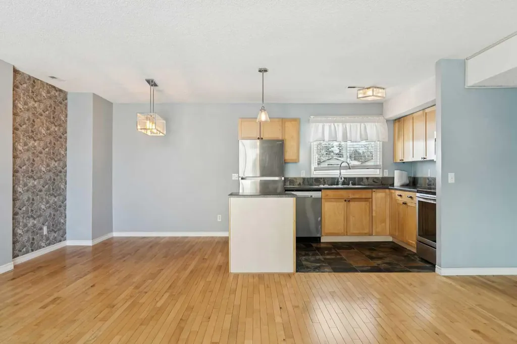 1540 29 Street NW Calgary AB T2N4M1