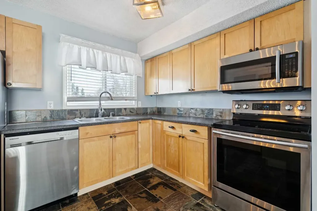 1540 29 Street NW Calgary AB T2N4M1
