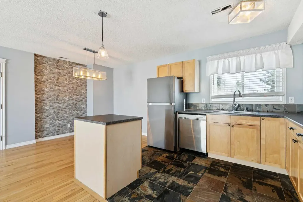 1540 29 Street NW Calgary AB T2N4M1