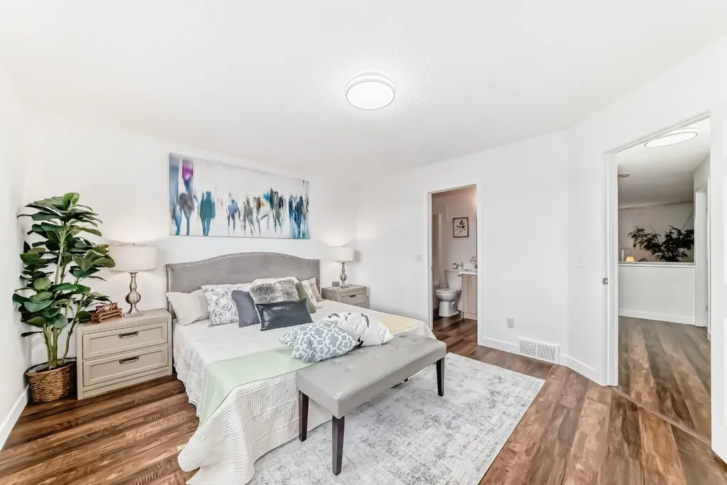 87 Bridlepost Green SW Calgary AB T2Y 4A1