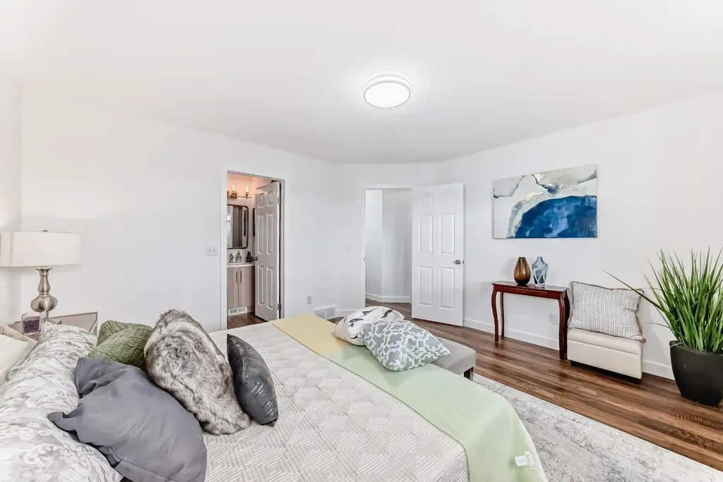 87 Bridlepost Green SW Calgary AB T2Y 4A1