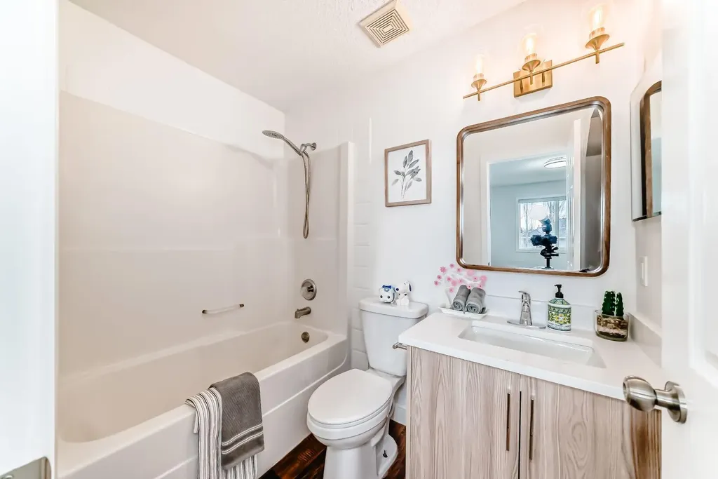 87 Bridlepost Green SW Calgary AB T2Y 4A1