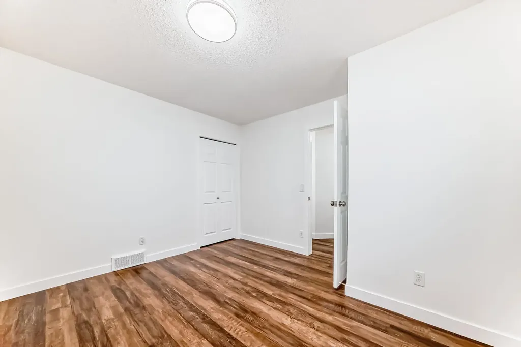 87 Bridlepost Green SW Calgary AB T2Y 4A1