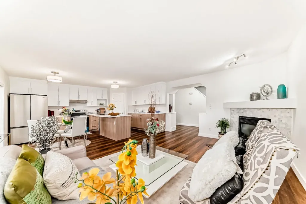 87 Bridlepost Green SW Calgary AB T2Y 4A1