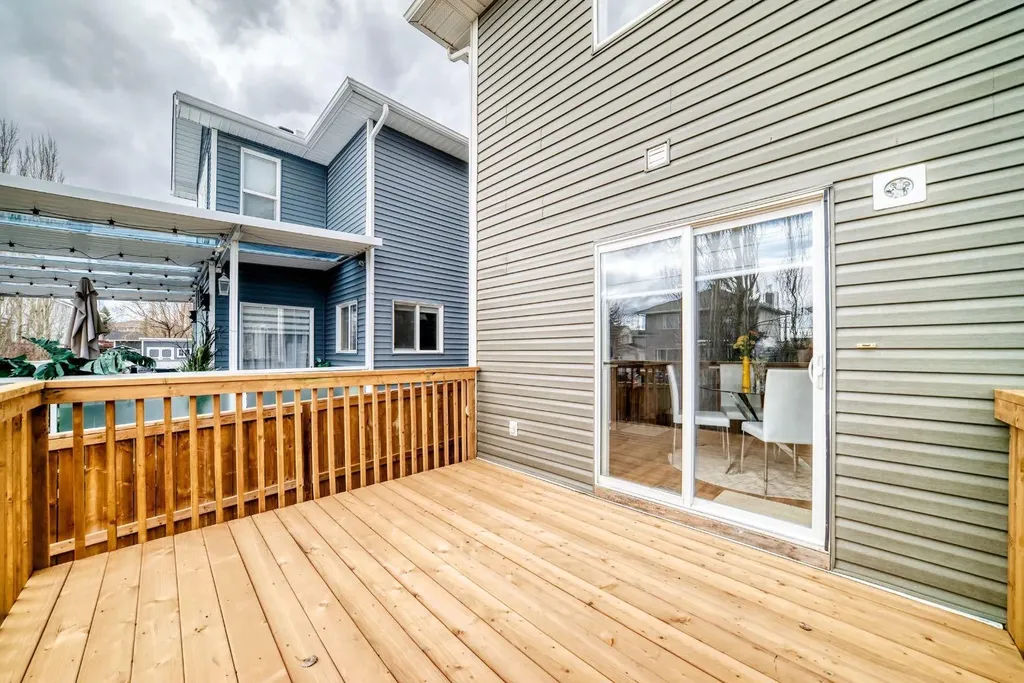 87 Bridlepost Green SW Calgary AB T2Y 4A1