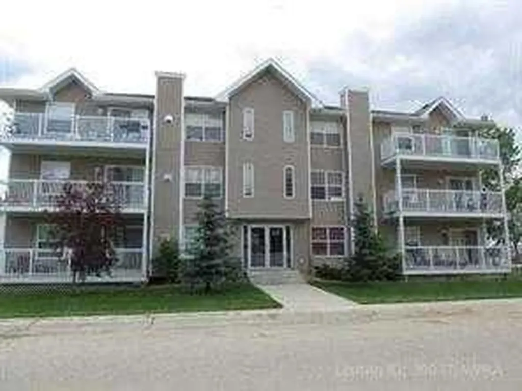 3 501 Street Fox Creek AB T0H 1P0