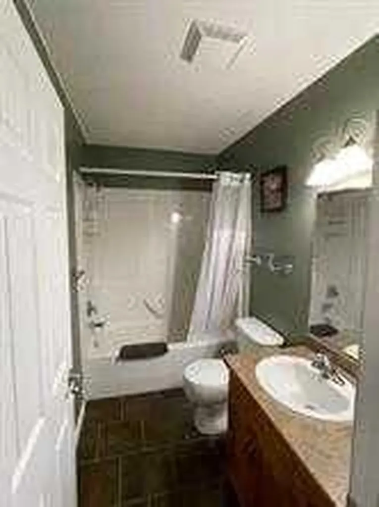 3 501 Street Fox Creek AB T0H 1P0