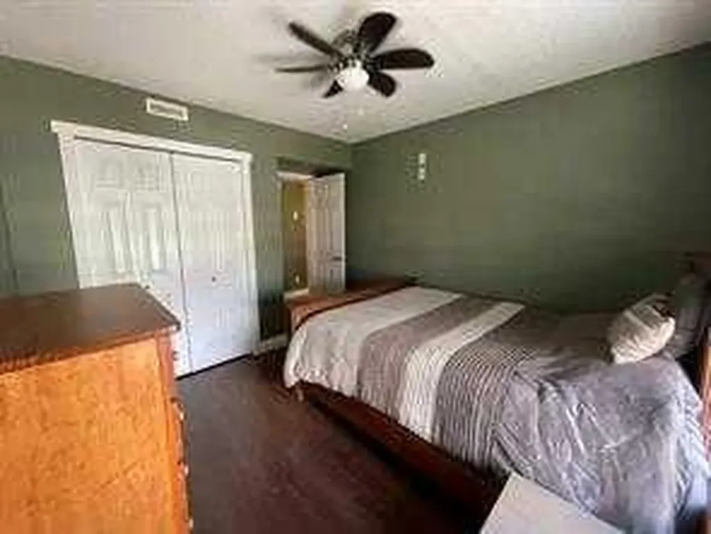 3 501 Street Fox Creek AB T0H 1P0
