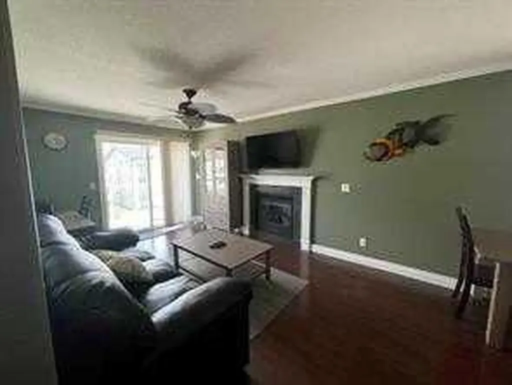 3 501 Street Fox Creek AB T0H 1P0