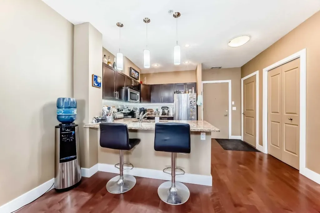 1899 45 Street NW Calgary AB T3B4S3