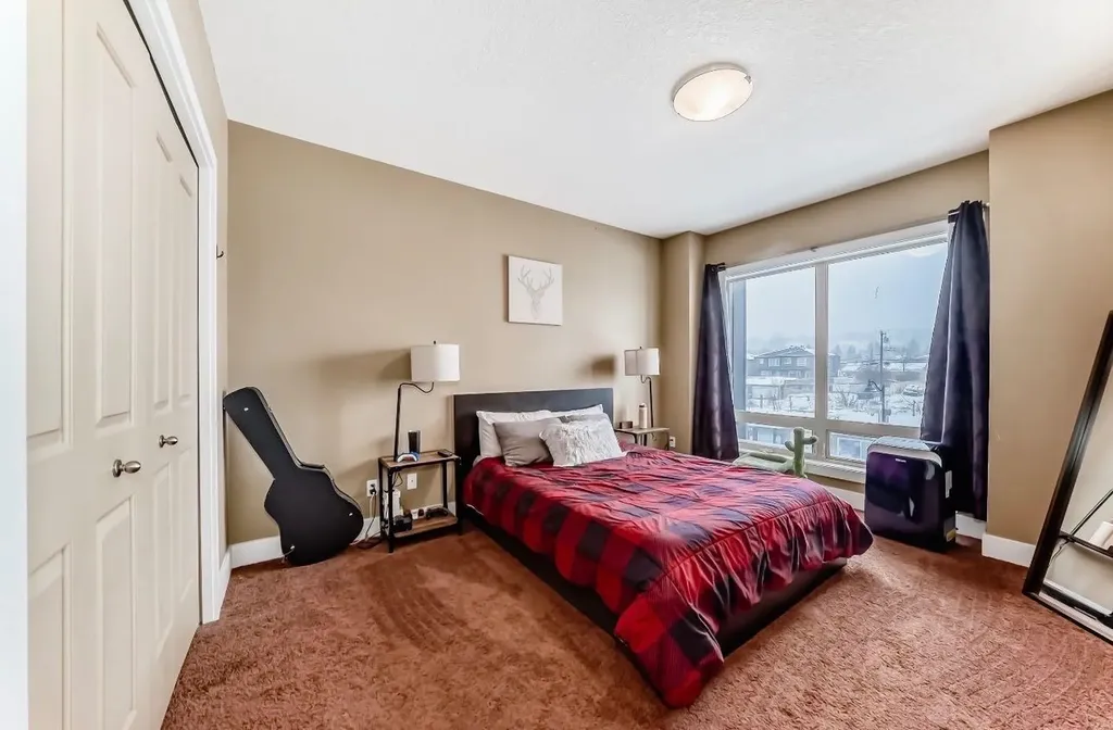 1899 45 Street NW Calgary AB T3B4S3