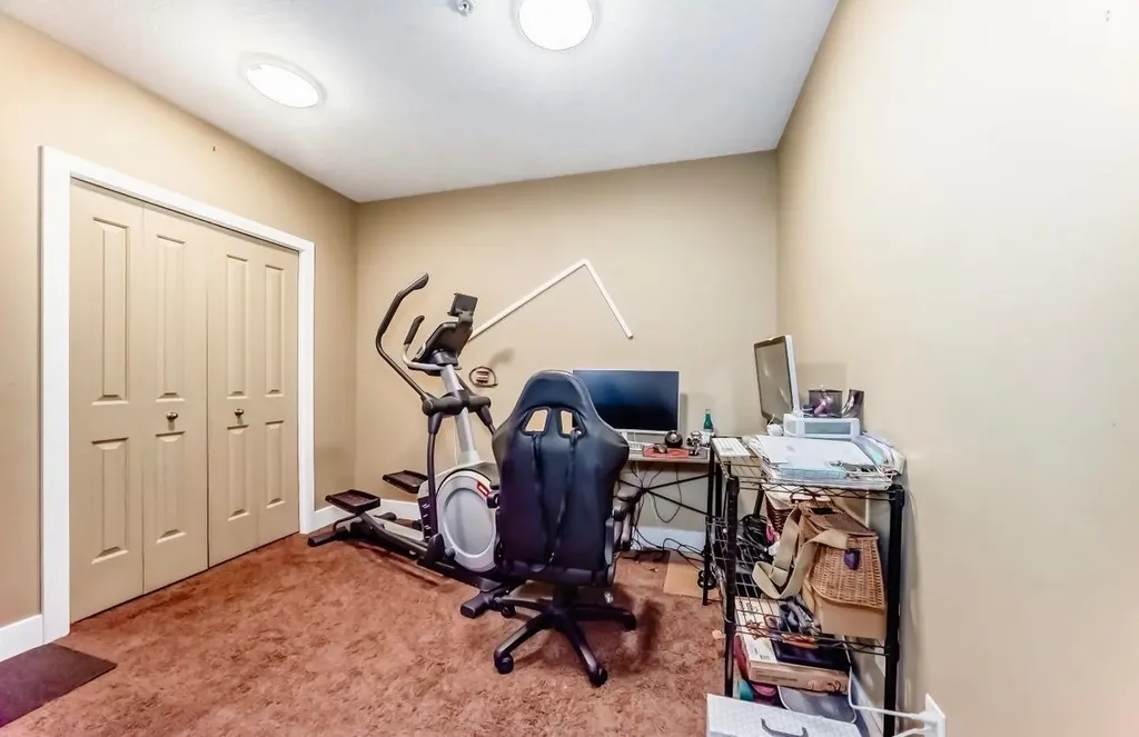 1899 45 Street NW Calgary AB T3B4S3