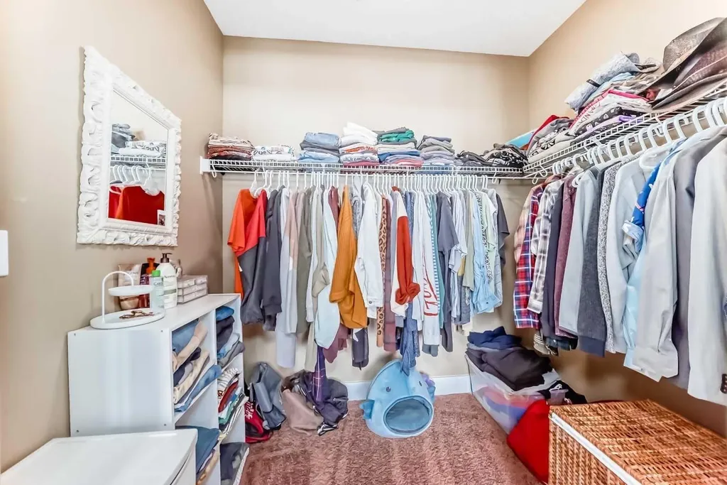 1899 45 Street NW Calgary AB T3B4S3