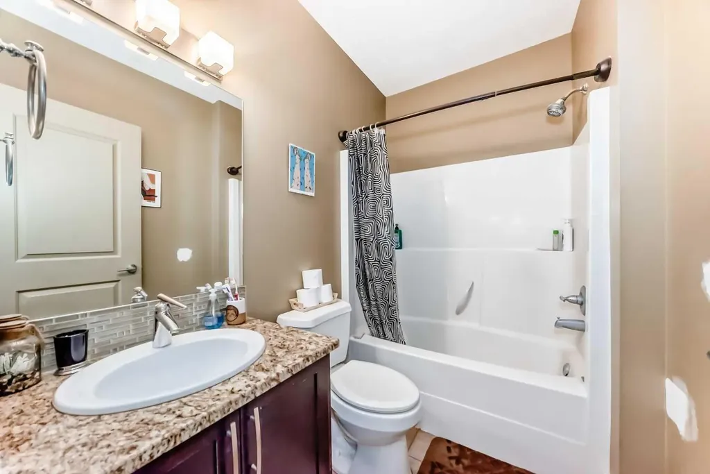 1899 45 Street NW Calgary AB T3B4S3