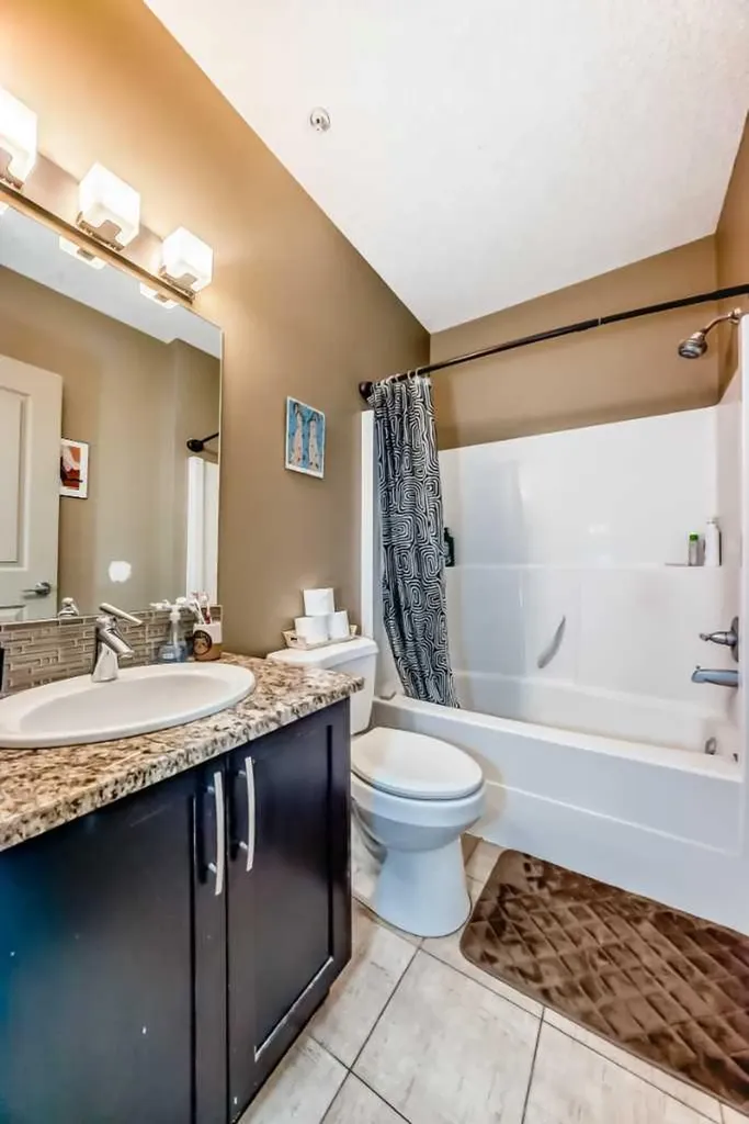 1899 45 Street NW Calgary AB T3B4S3