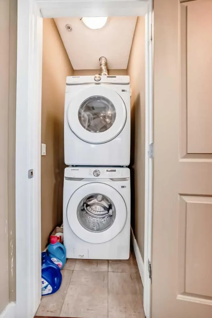 1899 45 Street NW Calgary AB T3B4S3