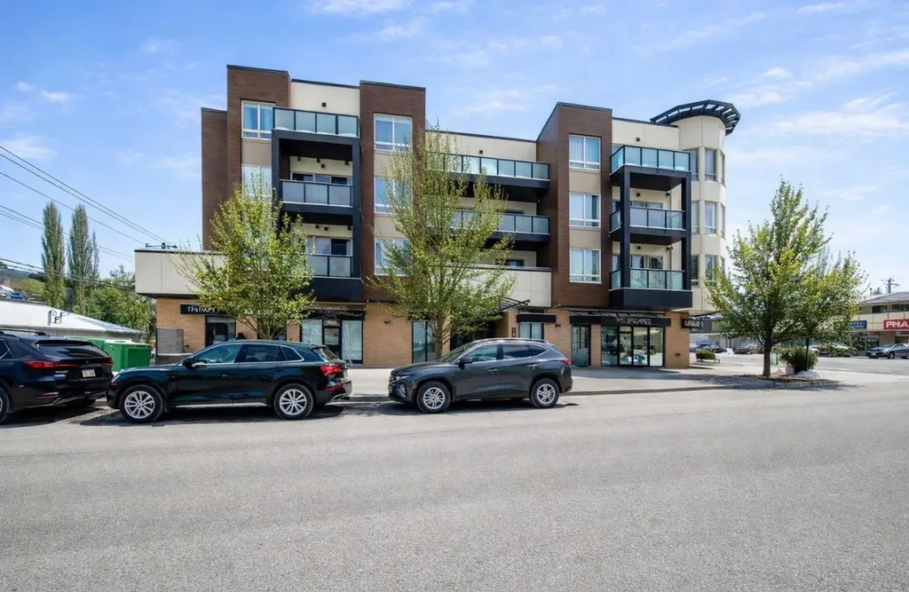 1899 45 Street NW Calgary AB T3B4S3