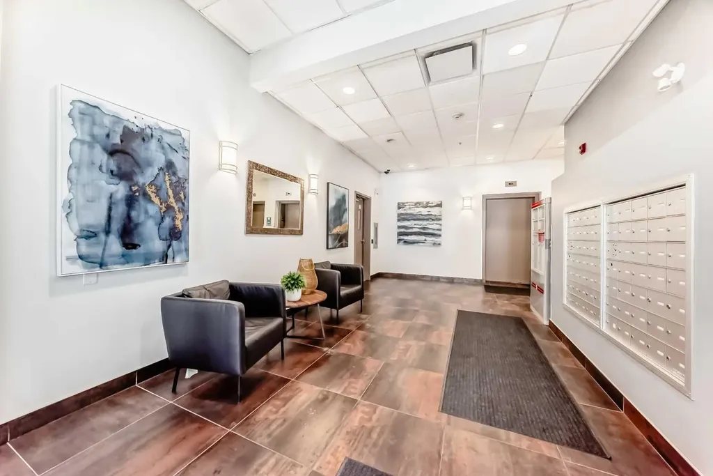 1899 45 Street NW Calgary AB T3B4S3