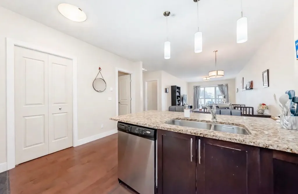 1899 45 Street NW Calgary AB T3B4S3