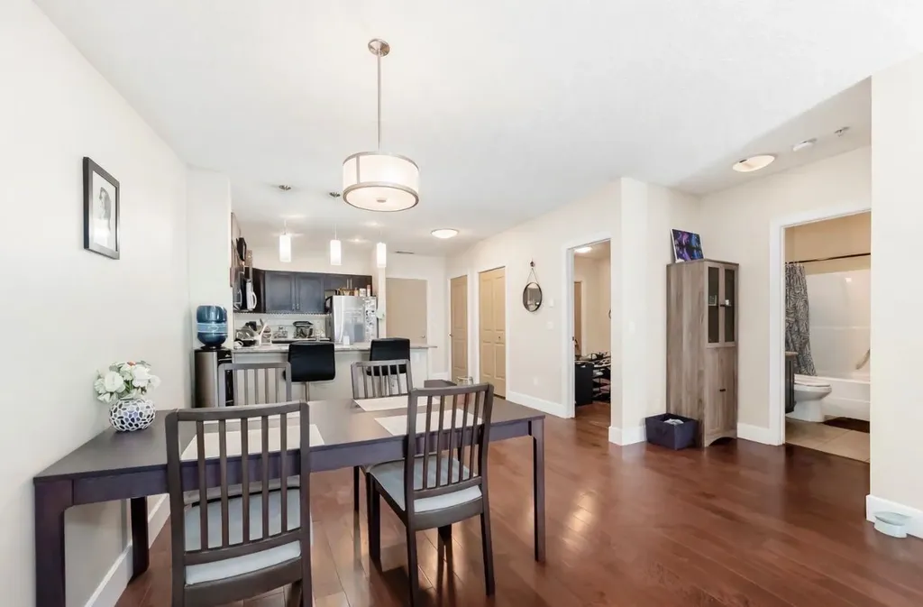 1899 45 Street NW Calgary AB T3B4S3