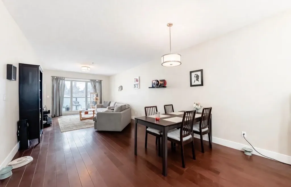 1899 45 Street NW Calgary AB T3B4S3