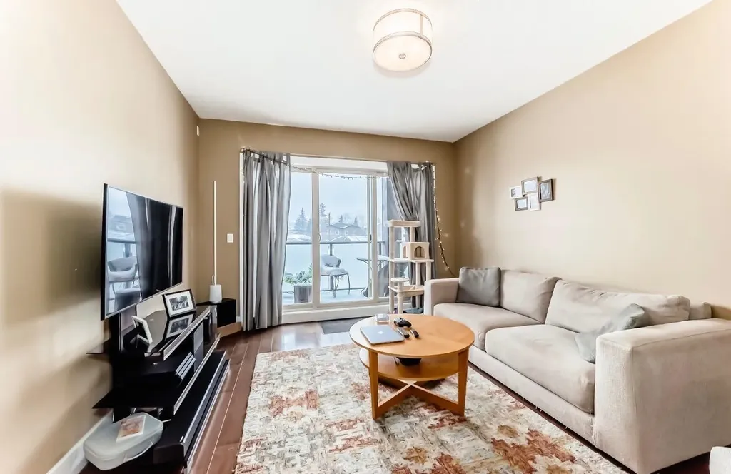1899 45 Street NW Calgary AB T3B4S3