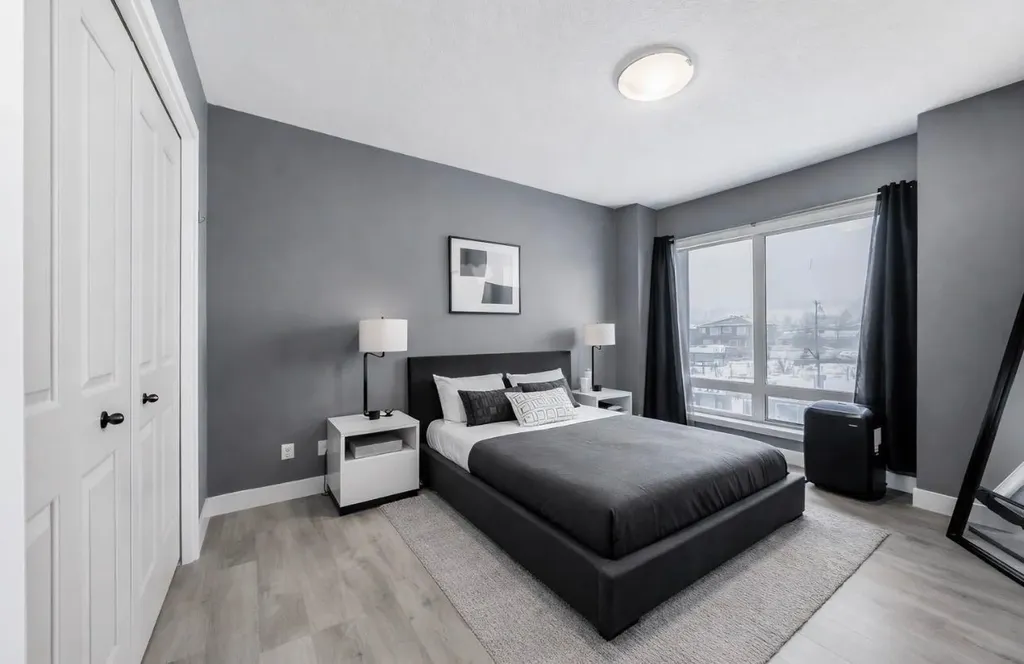 1899 45 Street NW Calgary AB T3B4S3