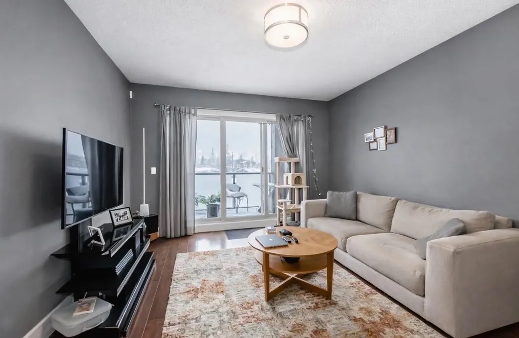 1899 45 Street NW Calgary AB T3B4S3