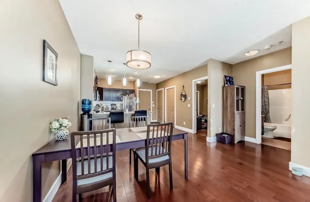 1899 45 Street NW Calgary AB T3B4S3