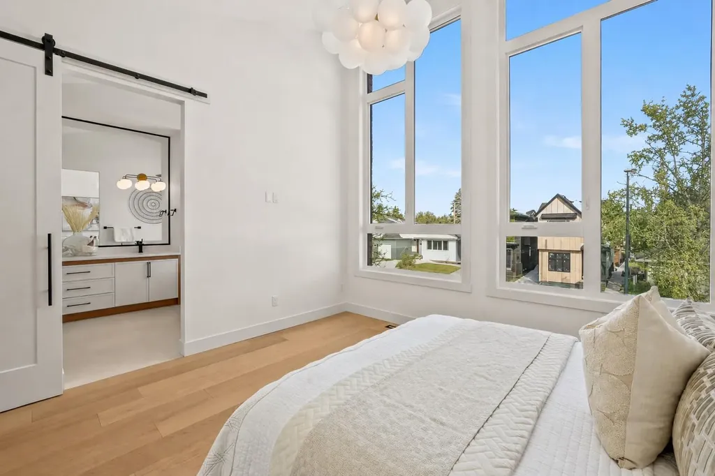 2421 25 Avenue NW Calgary AB T2M 2C6