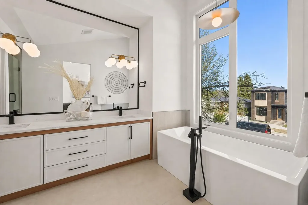 2421 25 Avenue NW Calgary AB T2M 2C6
