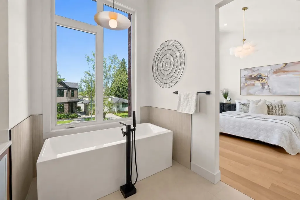 2421 25 Avenue NW Calgary AB T2M 2C6