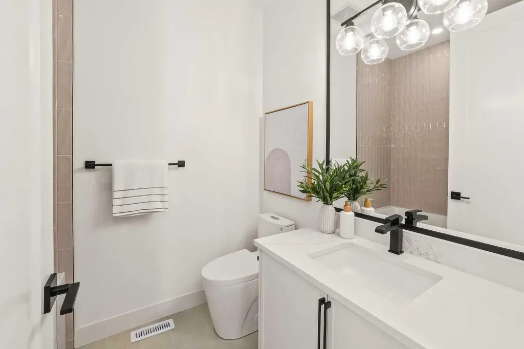2421 25 Avenue NW Calgary AB T2M 2C6