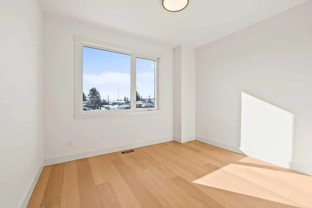 2421 25 Avenue NW Calgary AB T2M 2C6